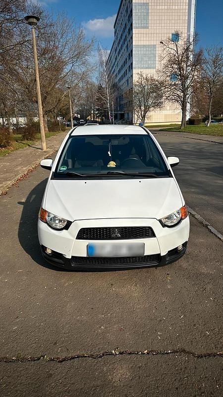 Gebraucht Mitsubishi Colt 98 PS (72 kW) 2013 Weiß Kleinwagen