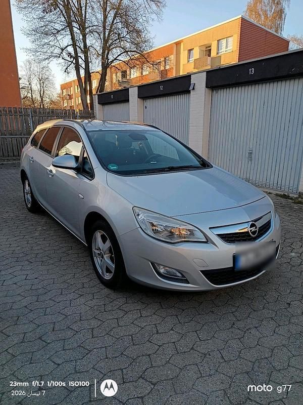 Gebraucht Opel Astra 110 PS (80 kW) 2011 Silber Kombi