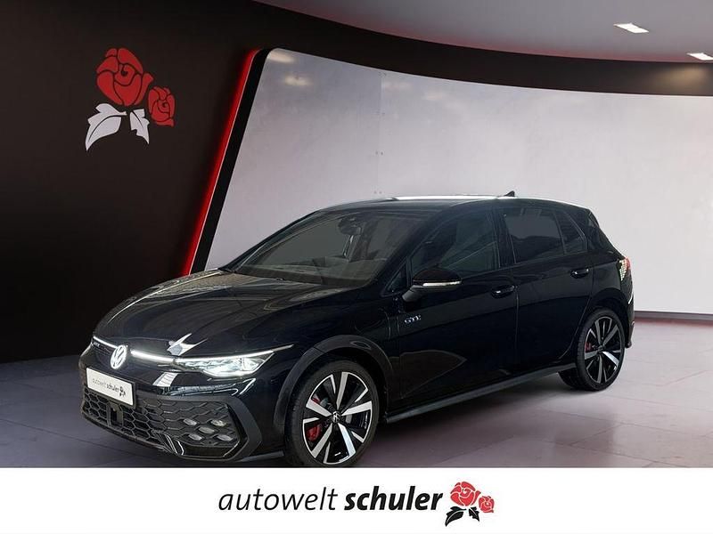 Grenadillschwarz metallic Gebraucht 2025 VW Golf GTE Limousine | 46.990 € - Bild 1/4