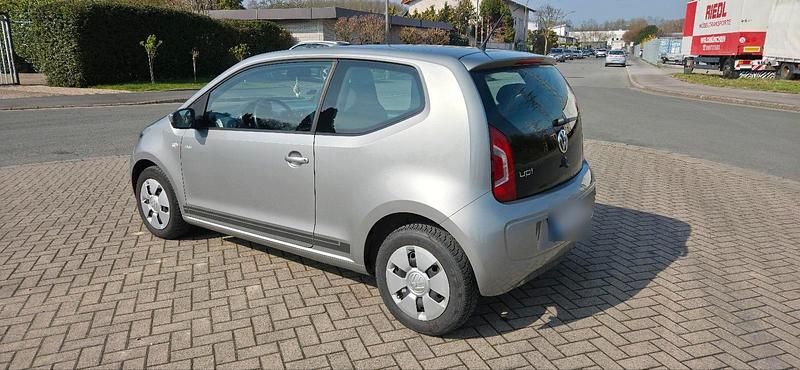 Second-hand VW up! 60 CP (44 kW) 2016 Argintiu Hatchback