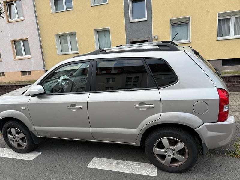 Grau Gebraucht 2007 Hyundai Tucson SUV | 4.350 € (Fairer Preis) - Bild 1/4