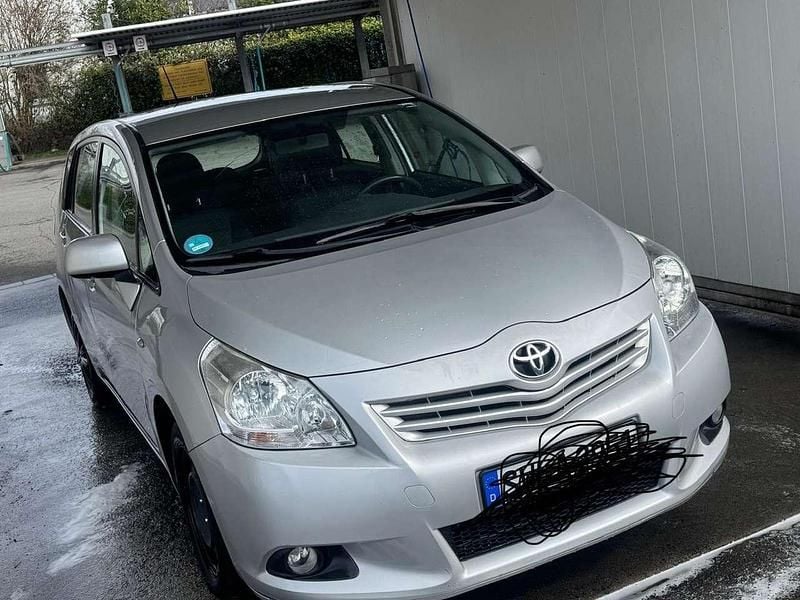 Gebraucht Toyota Verso Life 132 PS (97 kW) 2009 Beige Van / Kleinbus