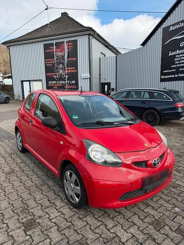 Gebraucht Toyota Aygo 68 PS (50 kW) 2007 Rot Kleinwagen