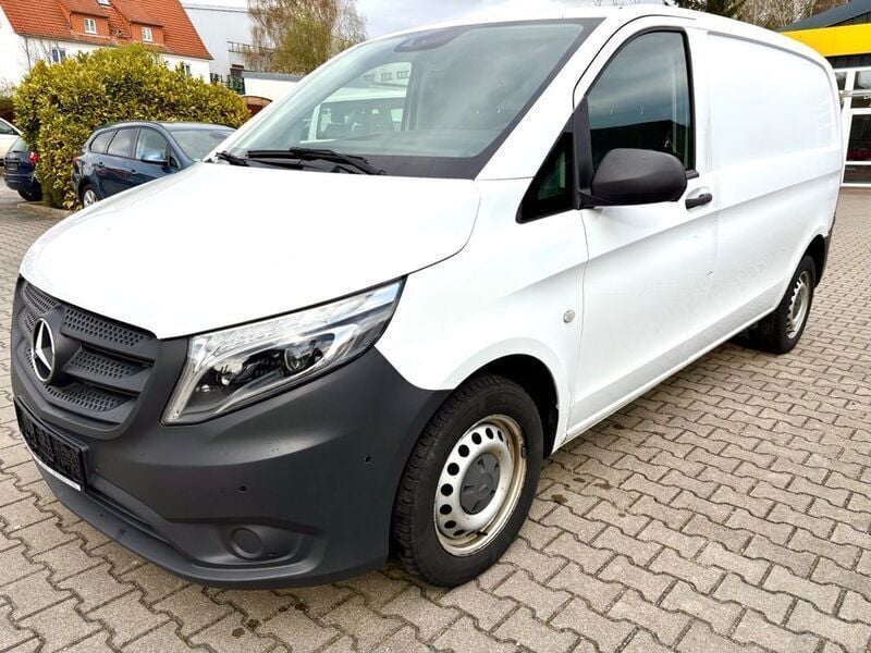Weiß Gebraucht 2017 Mercedes Vito Van / Kleinbus | 7.900 € - Bild 1/4
