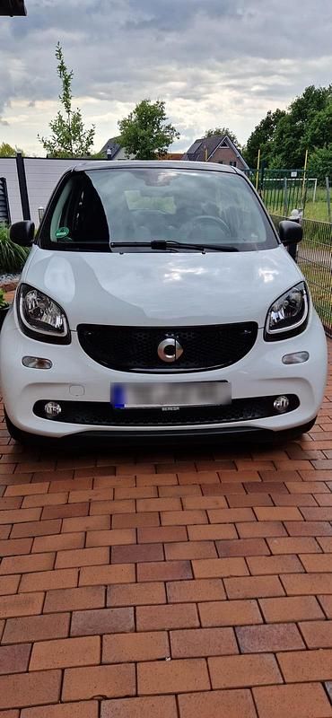 Weiß Gebraucht 2019 Smart ForTwo Coupé Kleinwagen | 8.700 € (Fairer Preis) - Bild 1/4