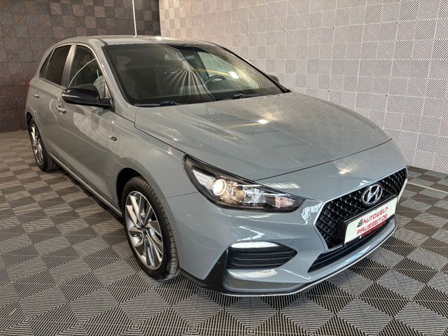 Grau Gebraucht 2019 Hyundai i30 N Line Limousine | 15.850 € (Etwas zu teuer) - Bild 1/4