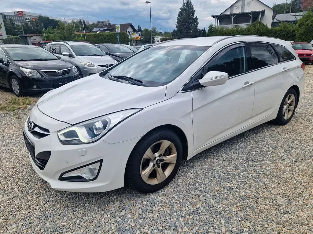 Gebraucht Hyundai i40 Edition 136 PS (100 kW) 2013 Weiß Kombi