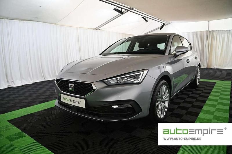 Silber Gebraucht 2023 Seat Leon Style Limousine | 20.990 € (Guter Preis) - Bild 1/3