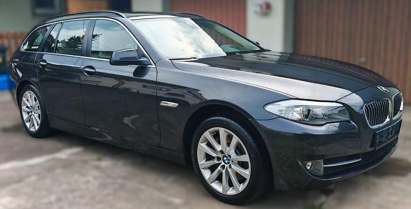 Grau Gebraucht 2013 BMW 530 Sport Line Kombi | 12.900 € (Fairer Preis) - Bild 1/4