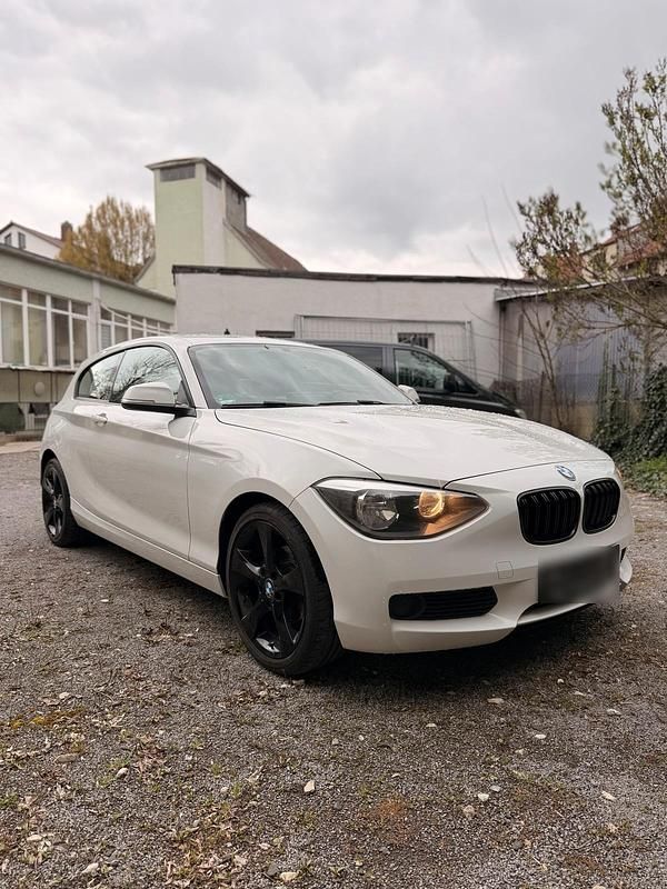 Gebraucht BMW 114 102 PS (75 kW) 2015 Weiß Kleinwagen
