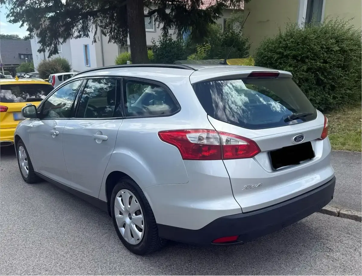 Gebraucht Ford Focus 115 PS (84 kW) 2014 Grau Limousine