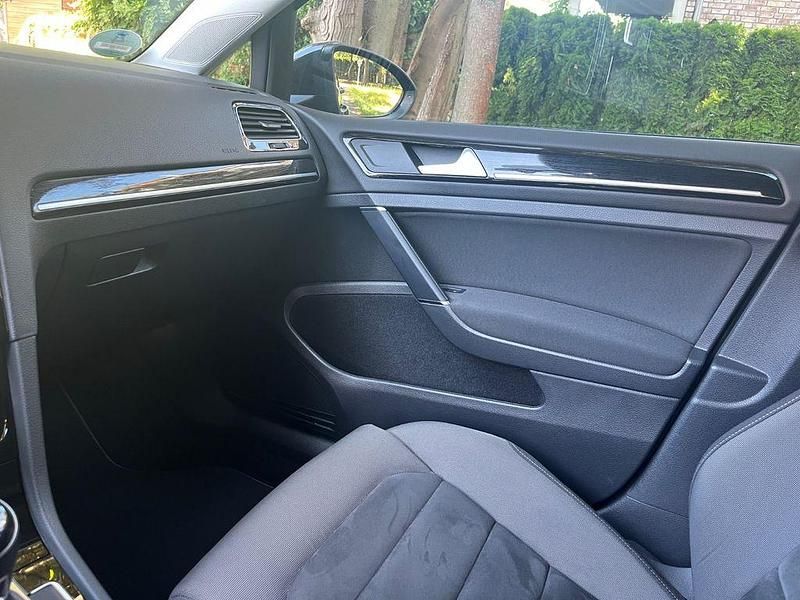 Gebraucht VW Golf VIII Highline 131 PS (96 kW) 2020 Grau Limousine