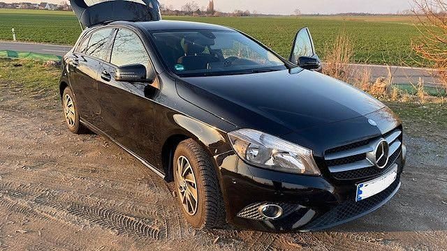 Gebraucht Mercedes A180 109 PS (80 kW) 2012 Schwarz Limousine