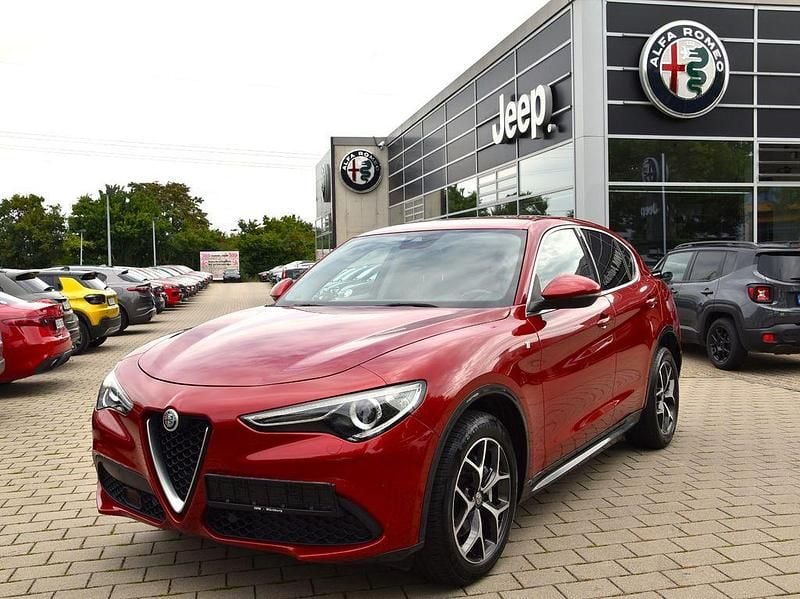 Rot Gebraucht 2021 Alfa Romeo Stelvio Lusso SUV | 29.490 € (Fairer Preis) - Bild 1/4