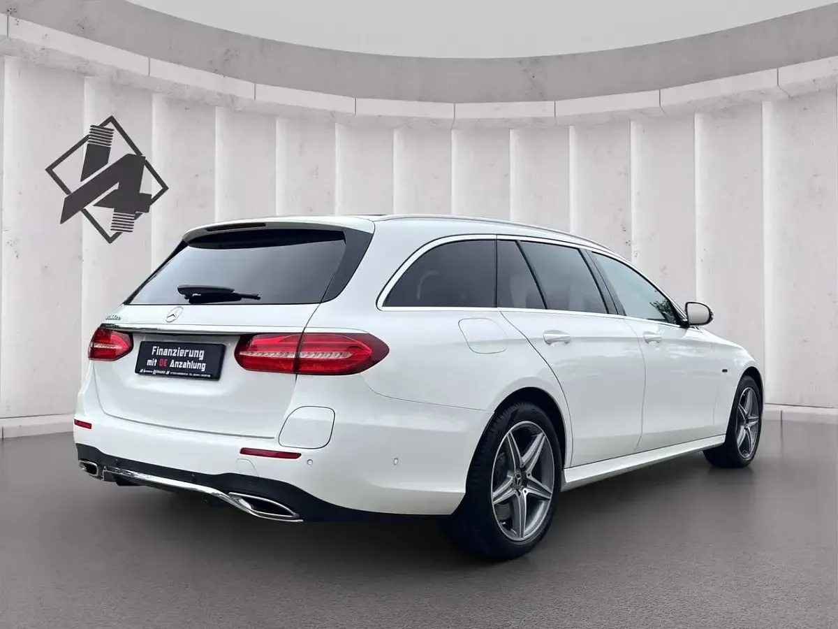 Gebraucht Mercedes 300 AMG line 306 PS (225 kW) 2020 Polarweiss  unilack Kombi
