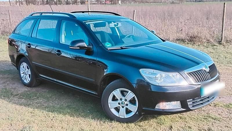 Gebraucht Skoda Octavia 105 PS (77 kW) 2011 Schwarz Kombi