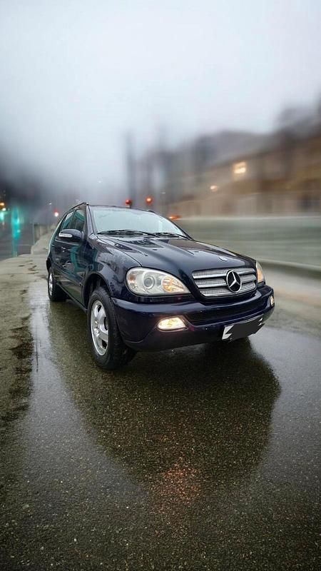 Gebraucht Mercedes ML270 163 PS (119 kW) 2004 Blau SUV