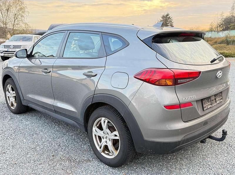 Gebraucht Hyundai Tucson Select 132 PS (97 kW) 2019 Olivine grey / mic SUV