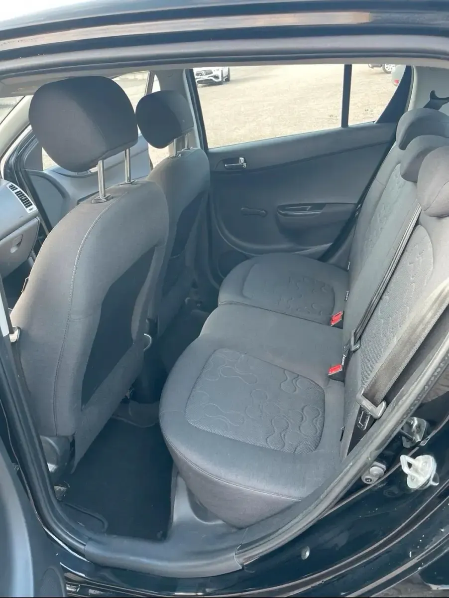 Gebraucht Hyundai i20 77 PS (56 kW) 2011 Schwarz Kleinwagen