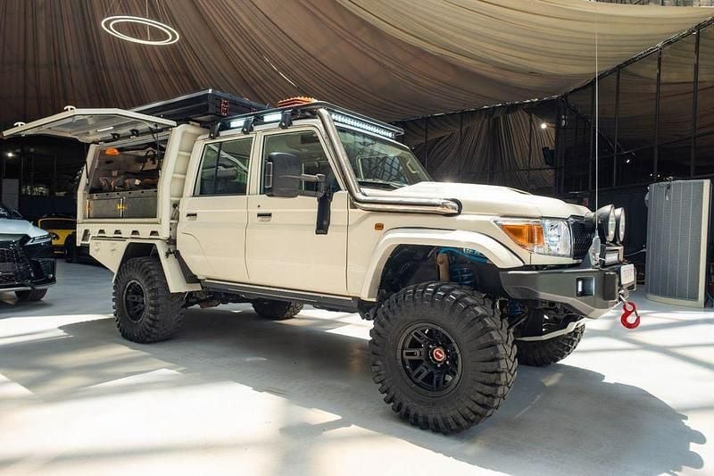 Weiß Gebraucht 2019 Toyota Land Cruiser SUV | 121.000 € - Bild 1/4