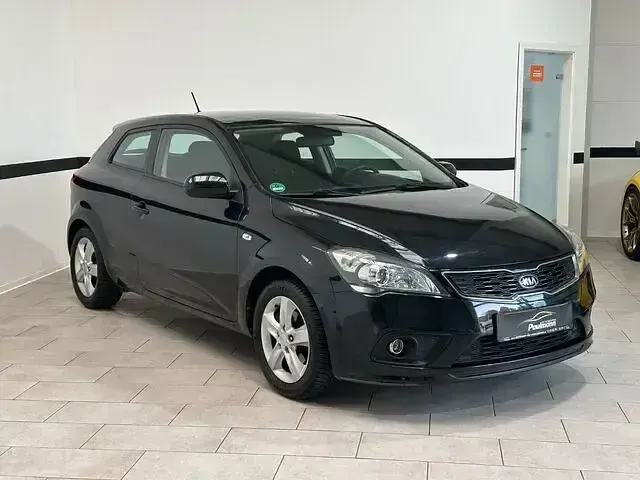 Gebraucht Kia Ceed Edition 7 125 PS (91 kW) 2013 Schwarz Kleinwagen