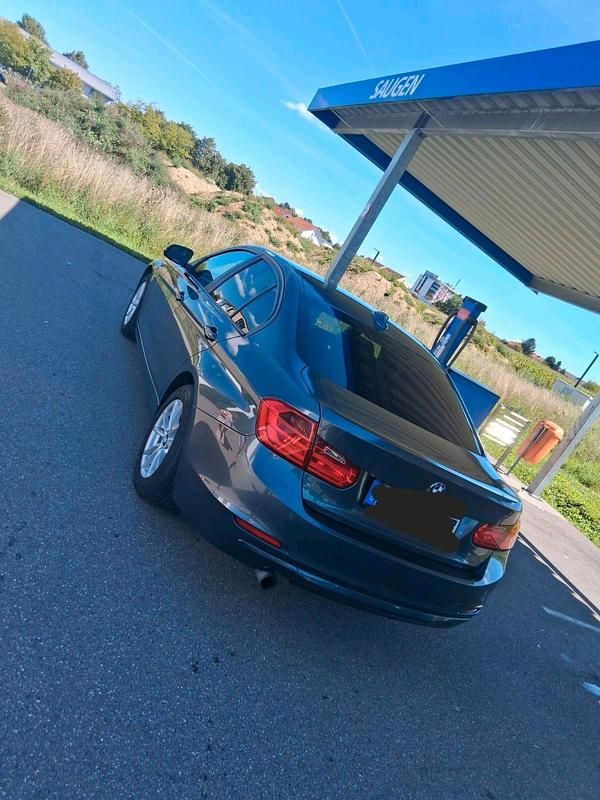 Gebraucht BMW 320 Sport Line 2012 Grau Limousine