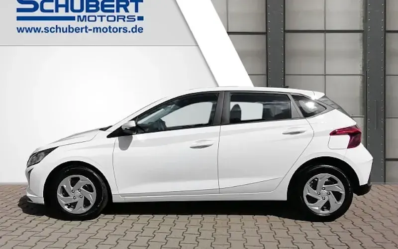 Gebraucht Hyundai i20 Select 100 PS (73 kW) 2025 Weiß Kleinwagen