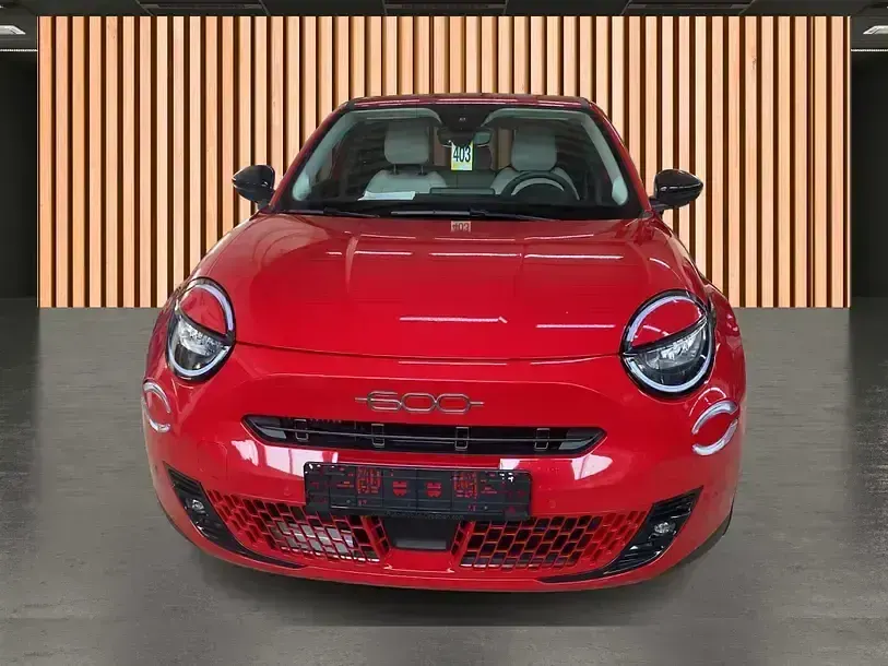 Gebraucht Fiat 600 La Prima 101 PS (74 kW) 2025 Rot rot (metallic) SUV