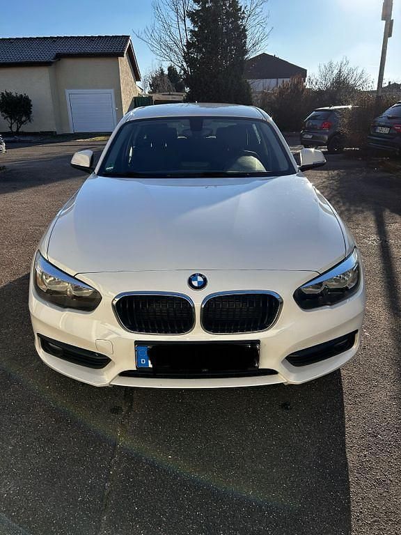 Gebraucht BMW 116 Advantage 116 PS (85 kW) 2015 Weiß Kleinwagen
