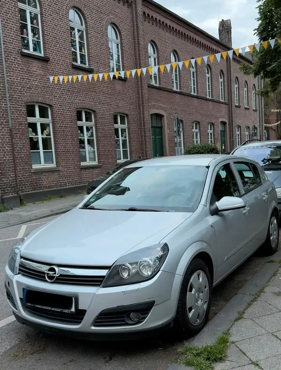 Gebraucht Opel Astra 77 PS (56 kW) 2006 Silber Limousine