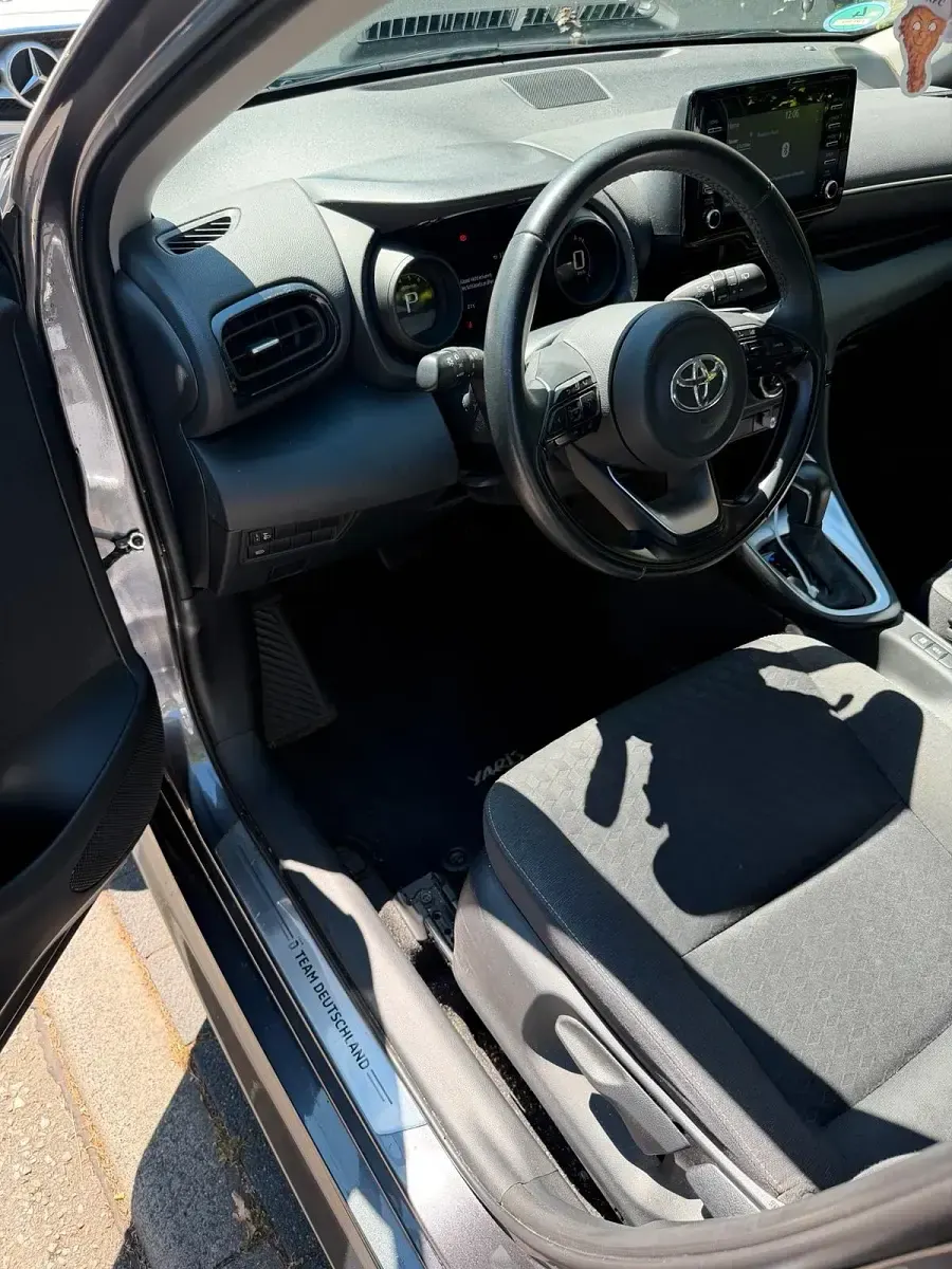 Gebraucht Toyota Yaris 92 PS (67 kW) 2022 Grau Kleinwagen