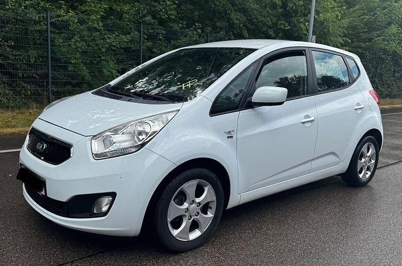 Weiß Gebraucht 2013 Kia Venga 2 Kleinwagen | 5.999 € (Guter Preis) - Bild 1/4