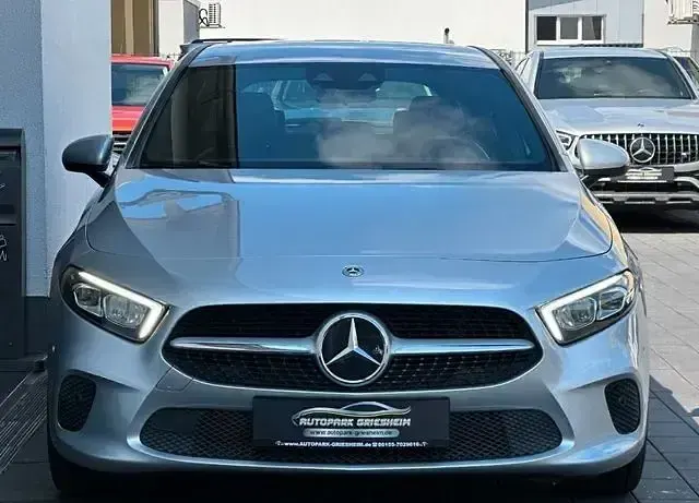Gebraucht Mercedes A200 Progressive 163 PS (119 kW) 2022 Silber Limousine