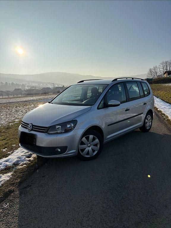 Gebraucht VW Touran Trendline 105 PS (77 kW) 2014 Silber Van / Kleinbus