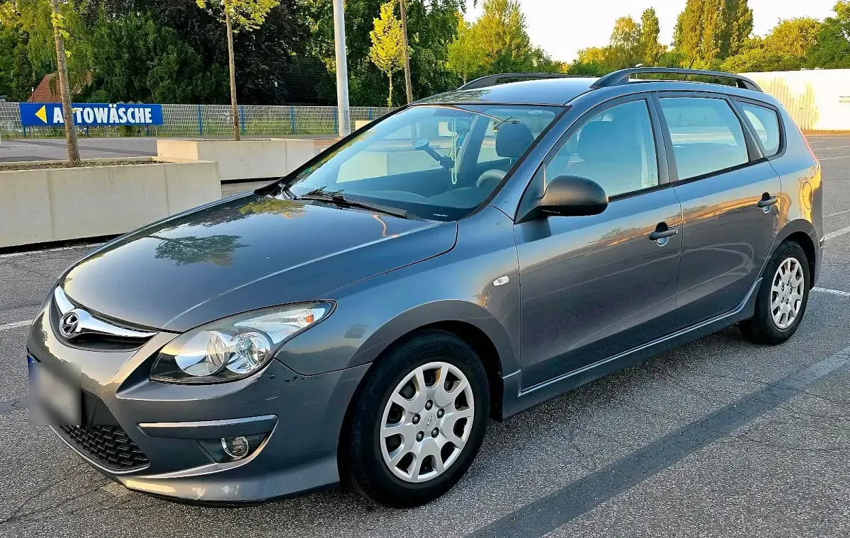 Gebraucht Hyundai i30 109 PS (80 kW) 2011 Grau Kombi