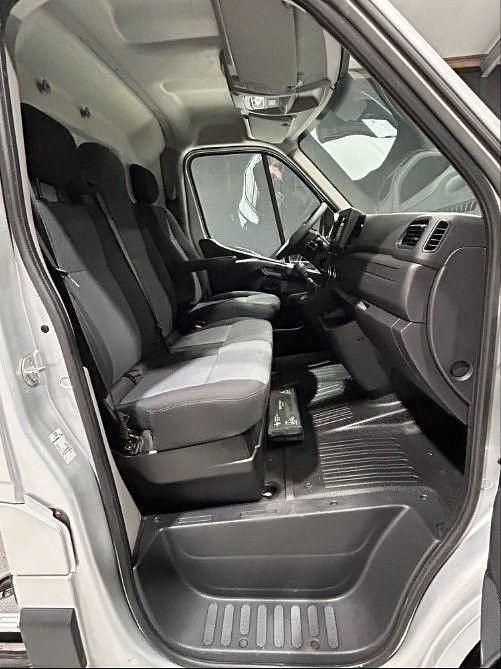 Gebraucht Nissan Interstar 136 PS (100 kW) 2023 Silber Van