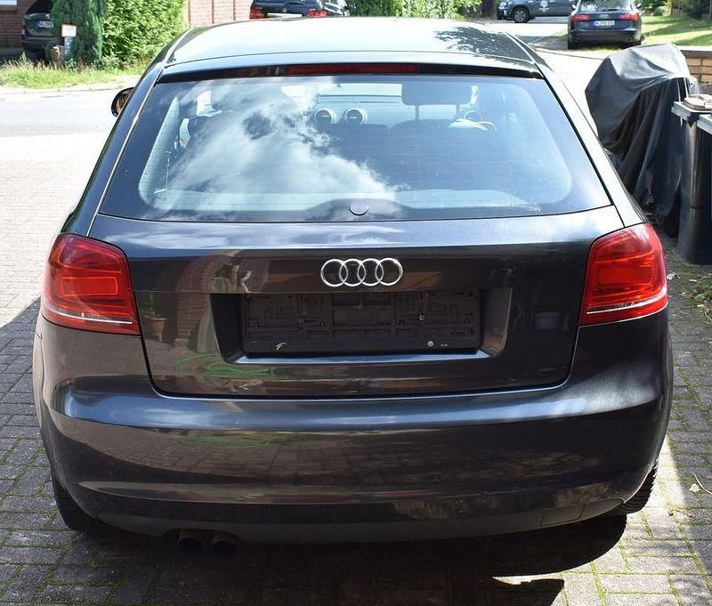 Gebraucht Audi A3 Ambiente 125 PS (91 kW) 2010 Grau Kleinwagen