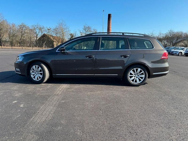 Gebraucht VW Passat Comfortline 140 PS (102 kW) 2014 Schwarz Limousine