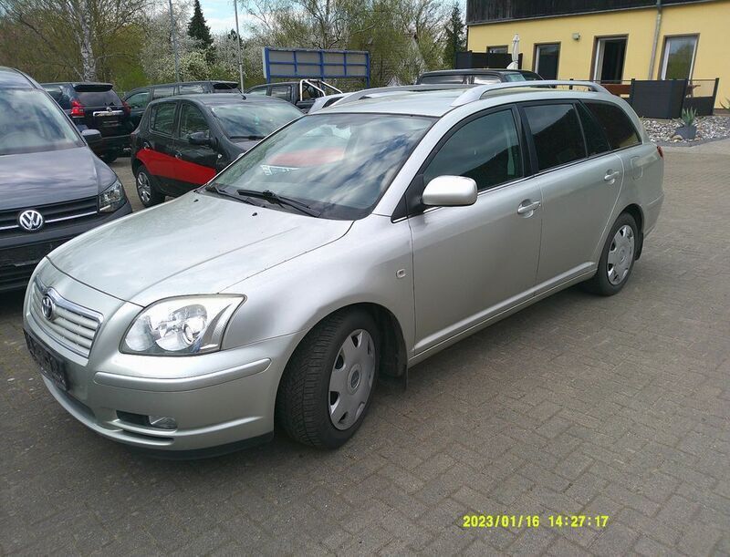 Silber Gebraucht 2004 Toyota Avensis Executive Kombi | 1.999 € (Fairer Preis) - Bild 1/4