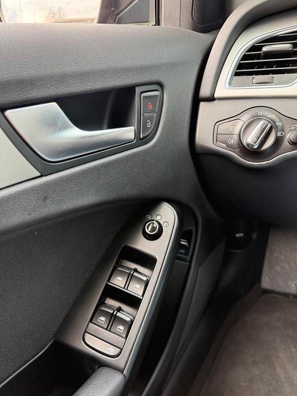 Second-hand Audi A4 160 CP (117 kW) 2009 Andere farben Berlinǎ