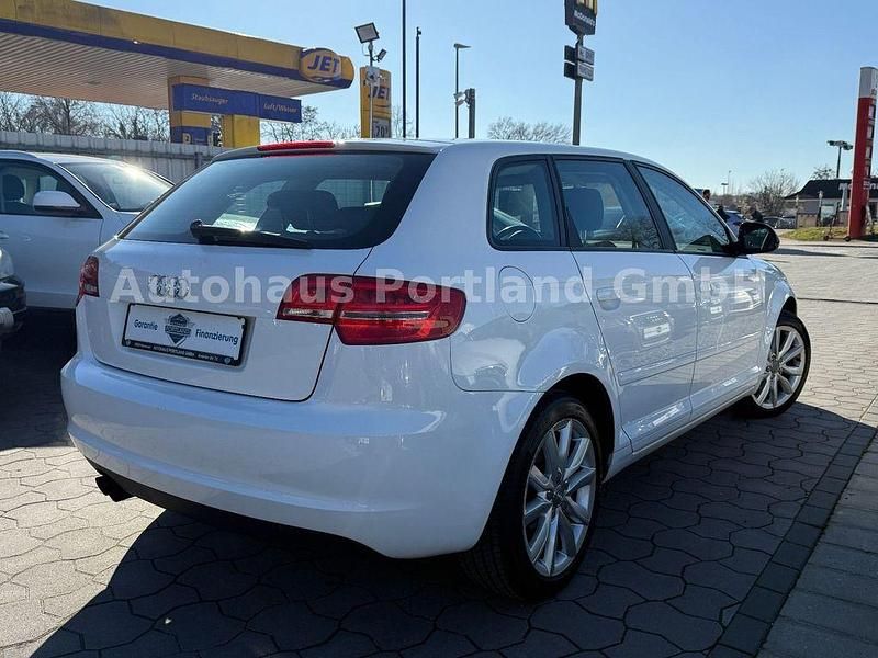 Gebraucht Audi A3 Ambiente 160 PS (117 kW) 2009 Weiß Kleinwagen