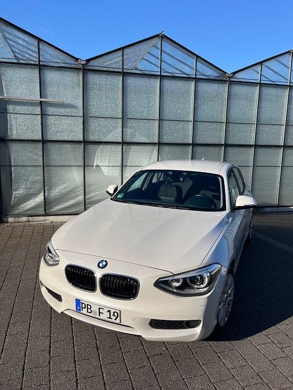 Weiß Gebraucht 2012 BMW 116 Efficient Dynamics Kleinwagen | 5.999 € (Superpreis) - Bild 1/4