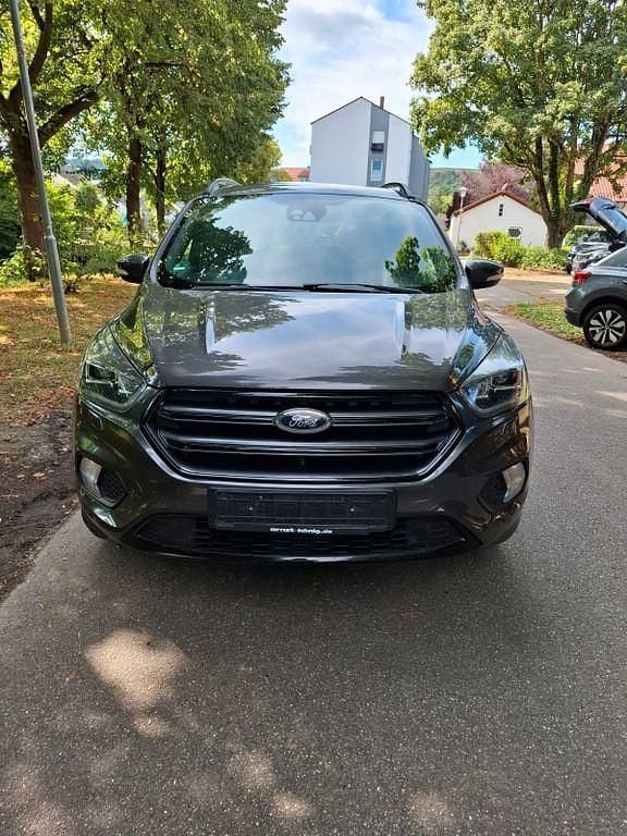 Grau Gebraucht 2018 Ford Kuga ST-Line SUV | 13.900 € (Fairer Preis) - Bild 1/4