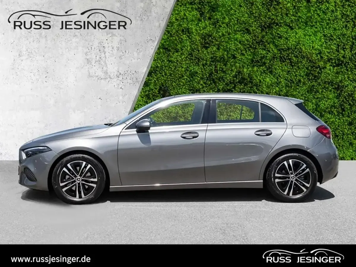 Gebraucht Mercedes A200 Progressive 163 PS (119 kW) 2025 Mountaingrau metallic Limousine