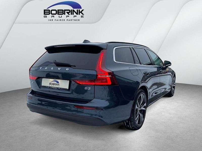 Gebraucht Volvo V60 Core 163 PS (119 kW) 2025 Blau Kombi