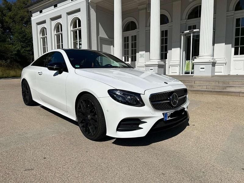 Gebraucht 2018 Mercedes E220 AMG line Coupé | 34.500 € (Teuer) - Bild 1/4