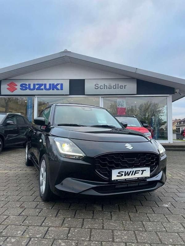 Schwarz Neu 2025 Suzuki Swift Comfort Kleinwagen | 21.290 € - Bild 1/4