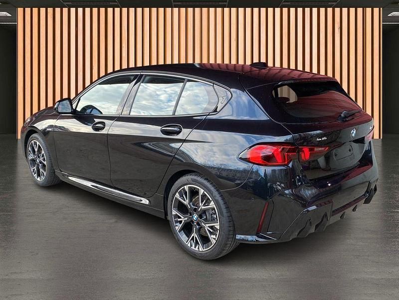 Gebraucht BMW 120 M Sport 170 PS (125 kW) 2024 Black sapphire Kleinwagen