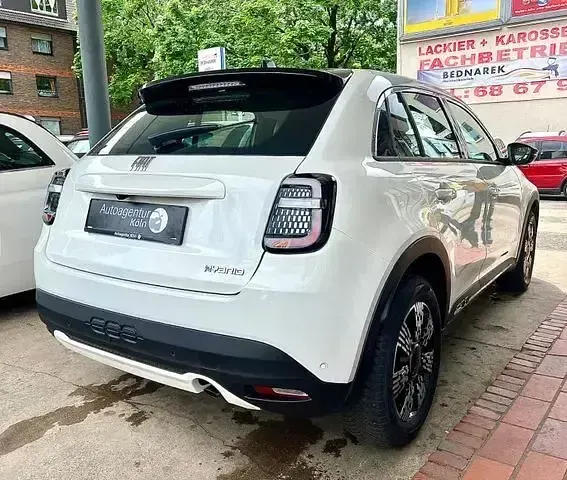 Gebraucht Fiat 600 Basis 101 PS (74 kW) 2024 Weiß SUV