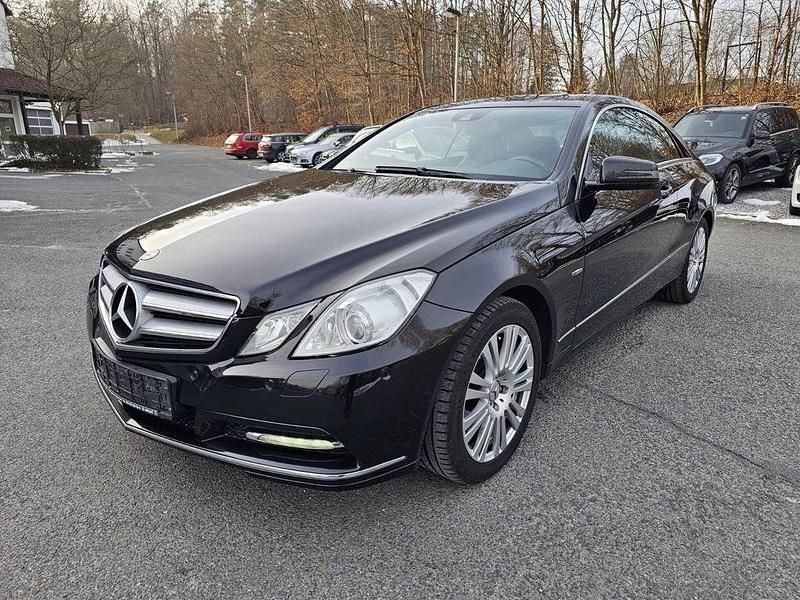 Gebraucht Mercedes E200 Avantgarde 184 PS (135 kW) 2011 Schwarz Coupé